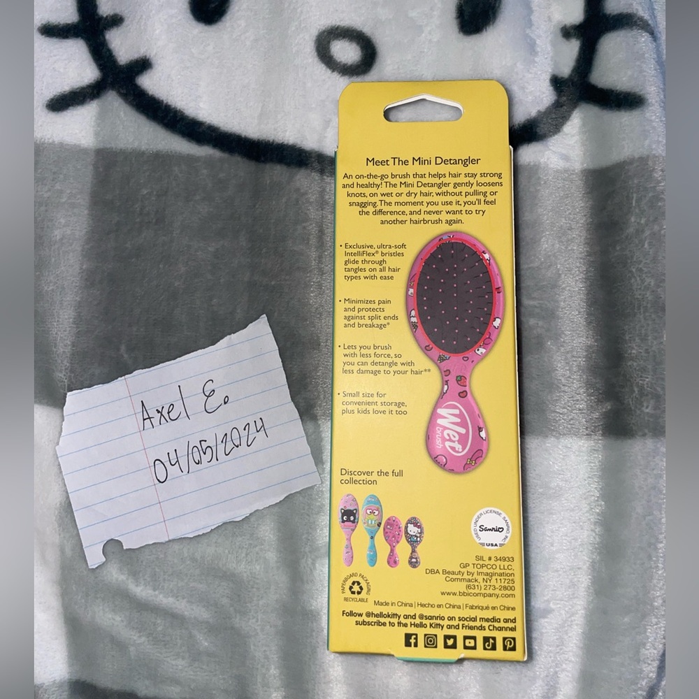 CCO My Melody Hello Kitty Sanrio Limited Edition Mini Hairbrush BNIB - Picture 3 of 4